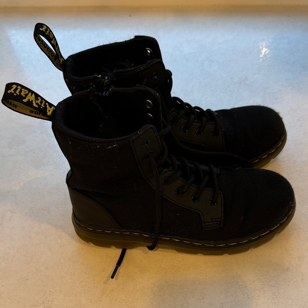 Dr Martens kids sz 1 Black Lace-Up Boots